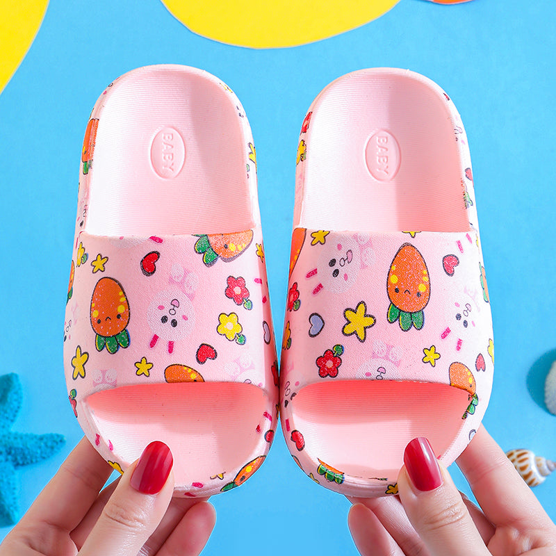 Zapatillas para niños Verano Nuevo Niño Dibujos animados Coche Bebé Sandalias Niños Interior Antideslizante Niñas Zapatos con agujeros