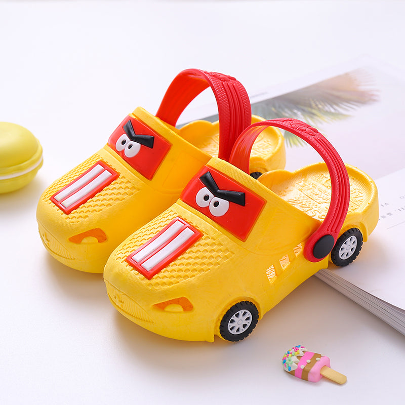 Zapatillas para niños Verano Nuevo Niño Dibujos animados Coche Bebé Sandalias Niños Interior Antideslizante Niñas Zapatos con agujeros