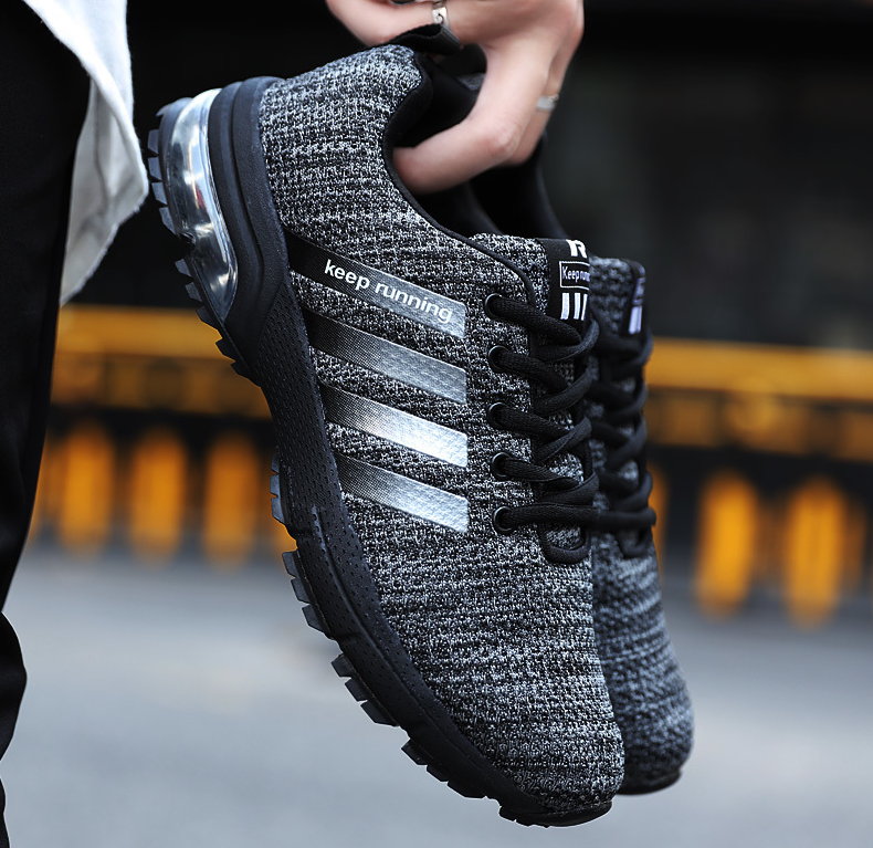 Chaussures de sport de course en plein air en maille respirante pour hommes et femmes