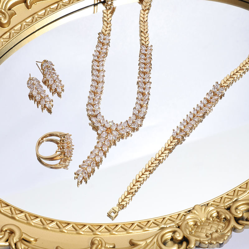 Ensembles de bijoux plaqués or forme de feuille longue zircone cubique pour les femmes