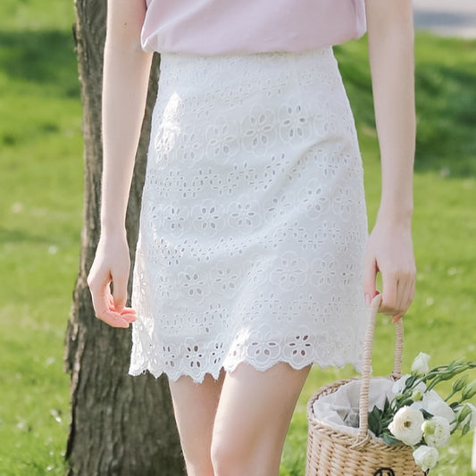 Lace sweetheart white skirt