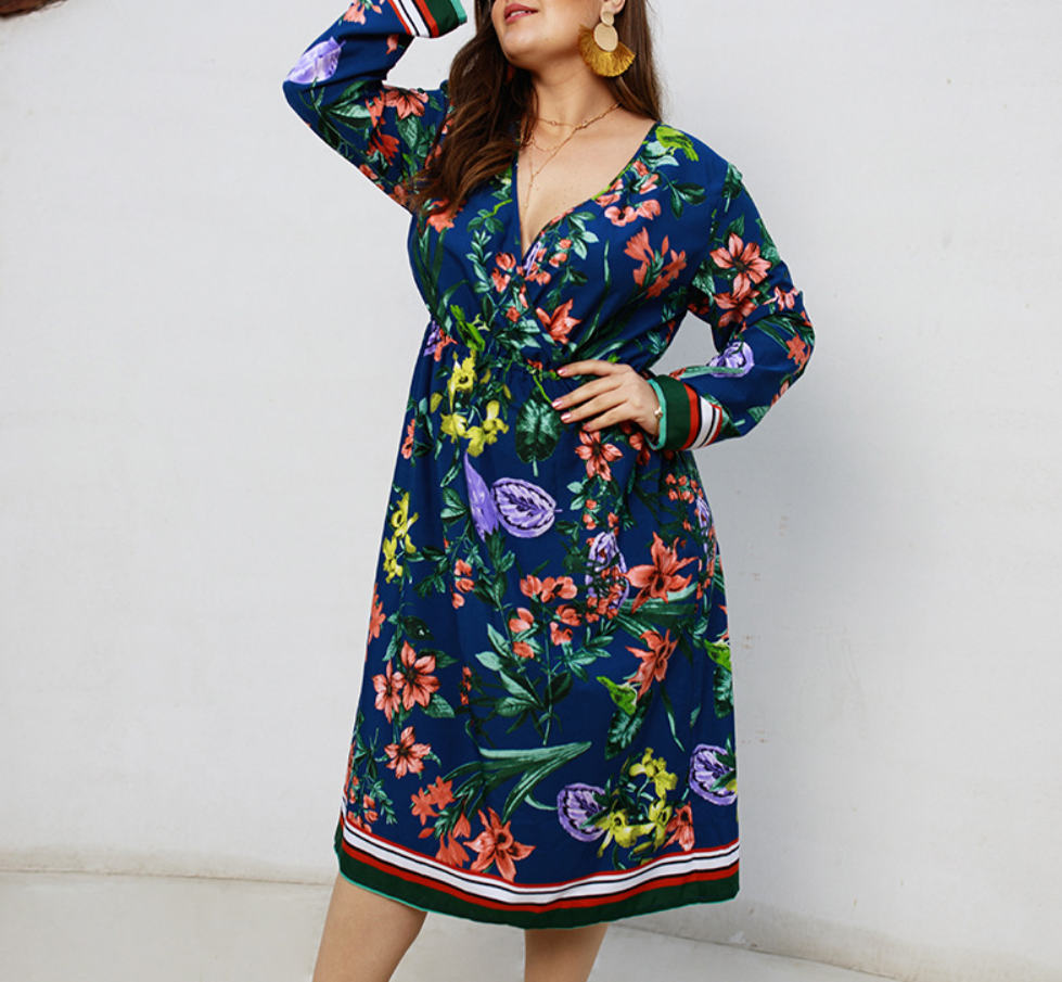 Robe imprimée à manches longues et col en V