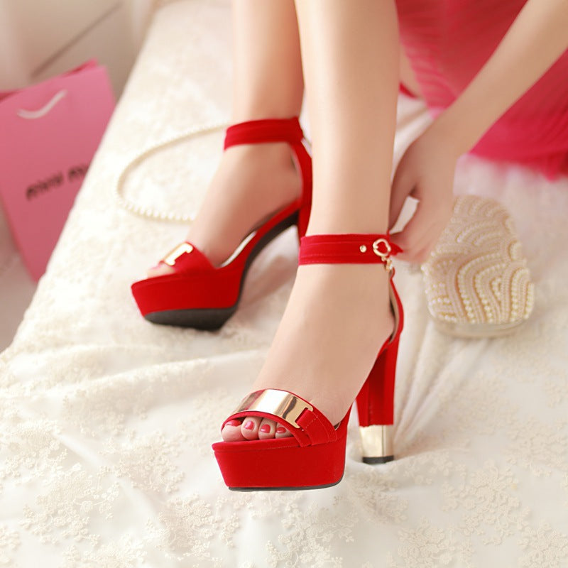 Sandalias de club nocturno de boda con hebilla de una palabra