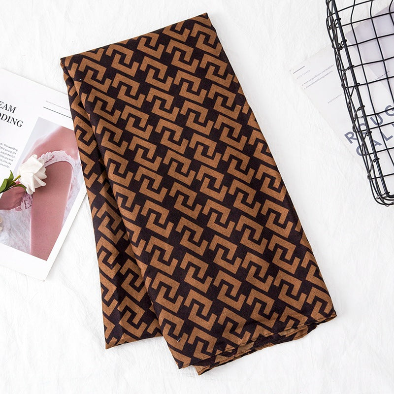 Écharpe longue imprimée à la main en coton et lin avec symbole de lettre