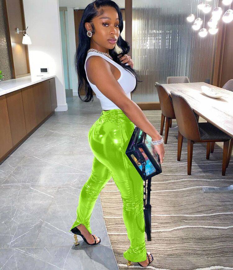 Pantalon en cuir petits pieds en cuir brillant avec fente zippée