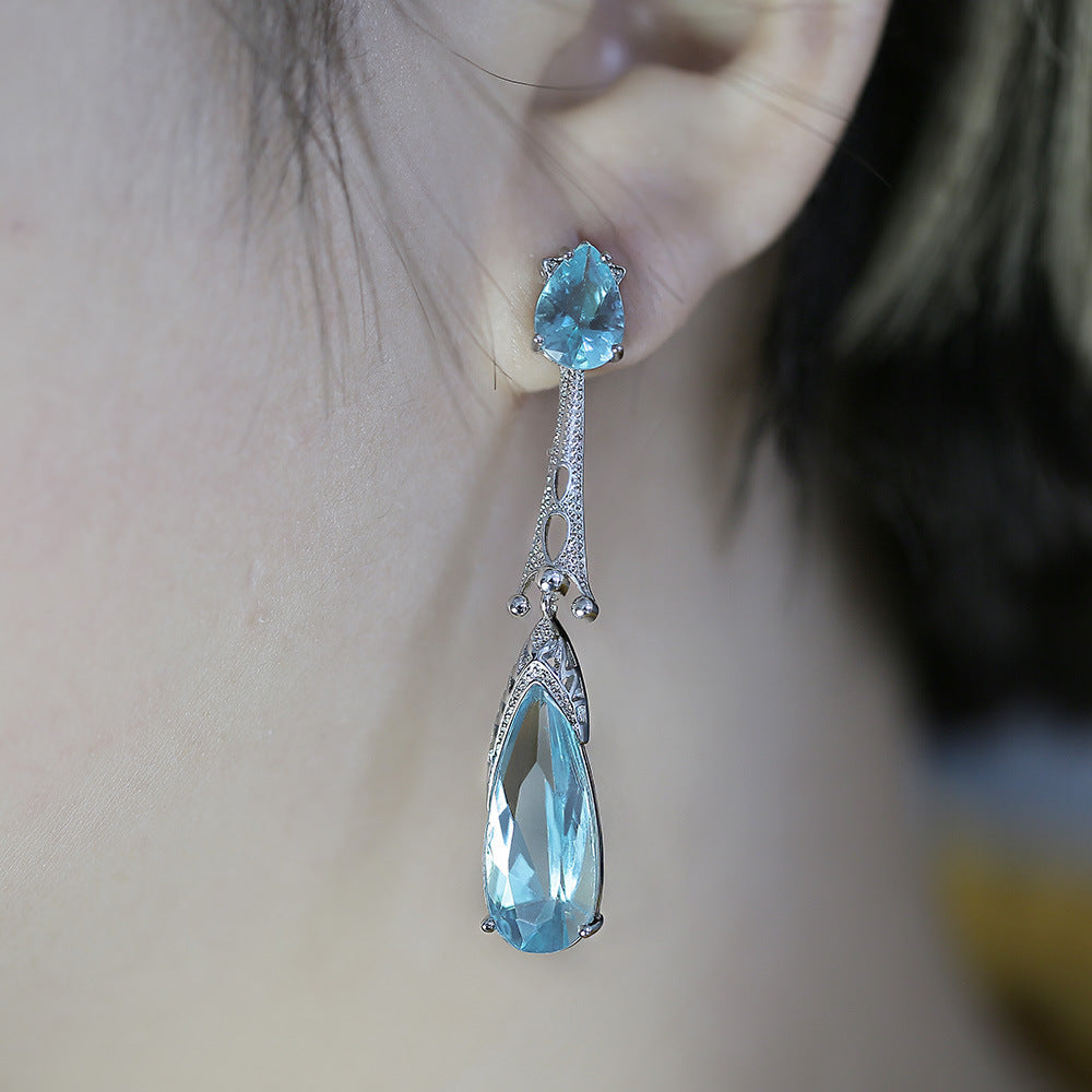 Boucles d'oreilles simples goutte d'eau atmosphérique