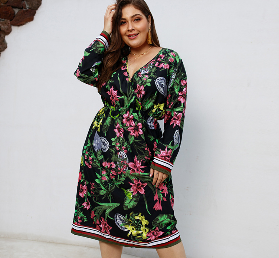 Robe imprimée à manches longues et col en V