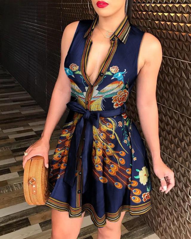 Vestido con estampado de moda y correa con cuello en V