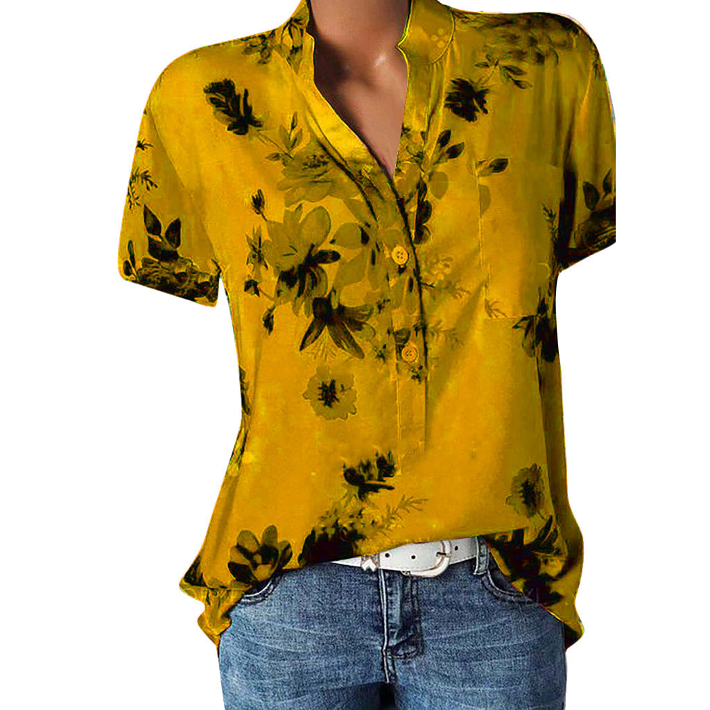 Camisa de manga corta con cuello en V estampada a la moda.