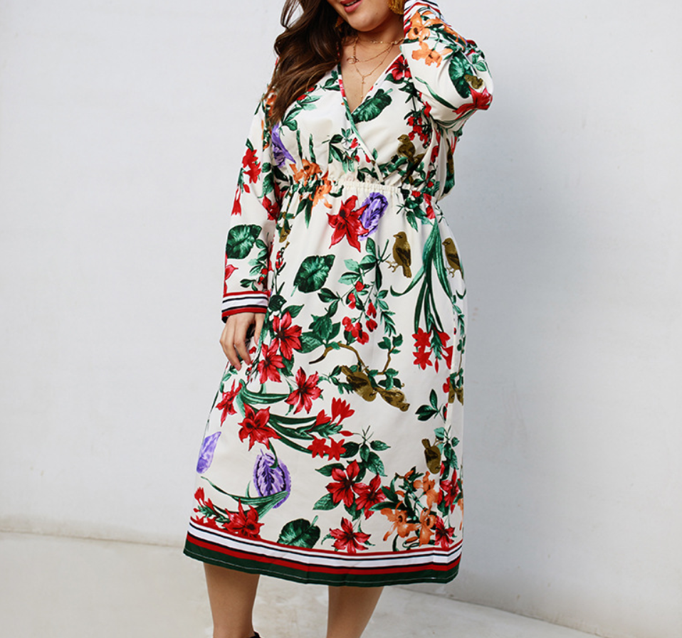 Robe imprimée à manches longues et col en V