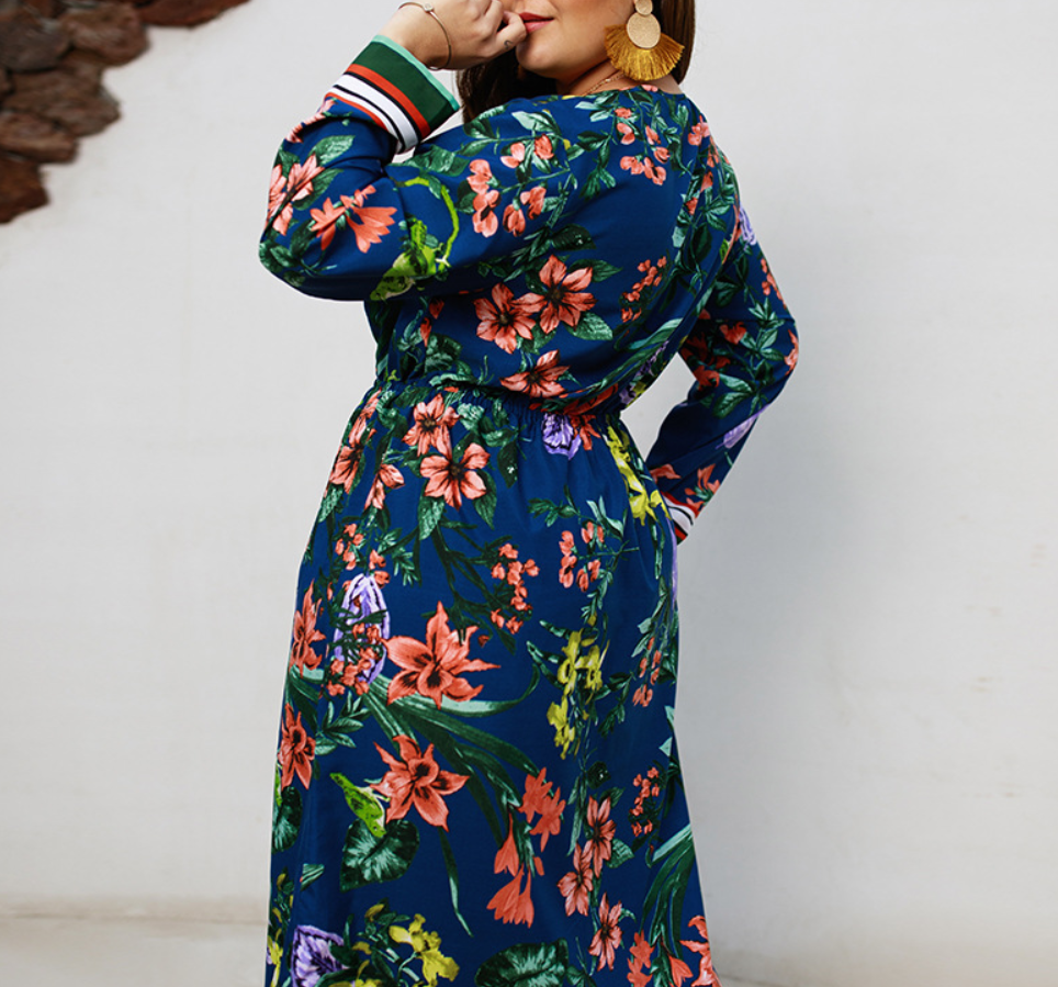 Robe imprimée à manches longues et col en V