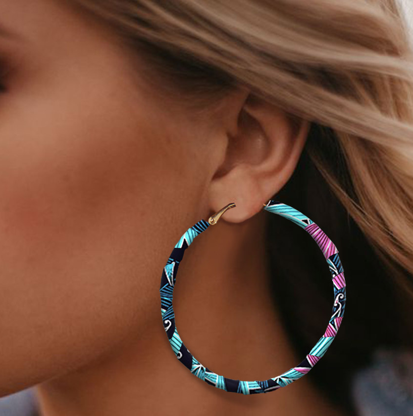 Boucle d'oreille à imprimé tie-dye