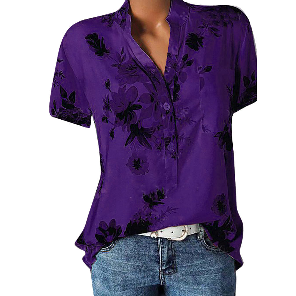 Camisa de manga corta con cuello en V estampada a la moda.