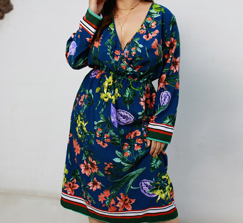 Robe imprimée à manches longues et col en V