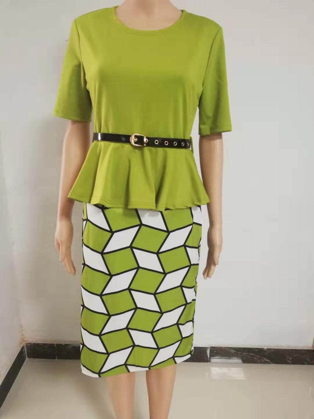 Robe à la hanche imprimée à volants