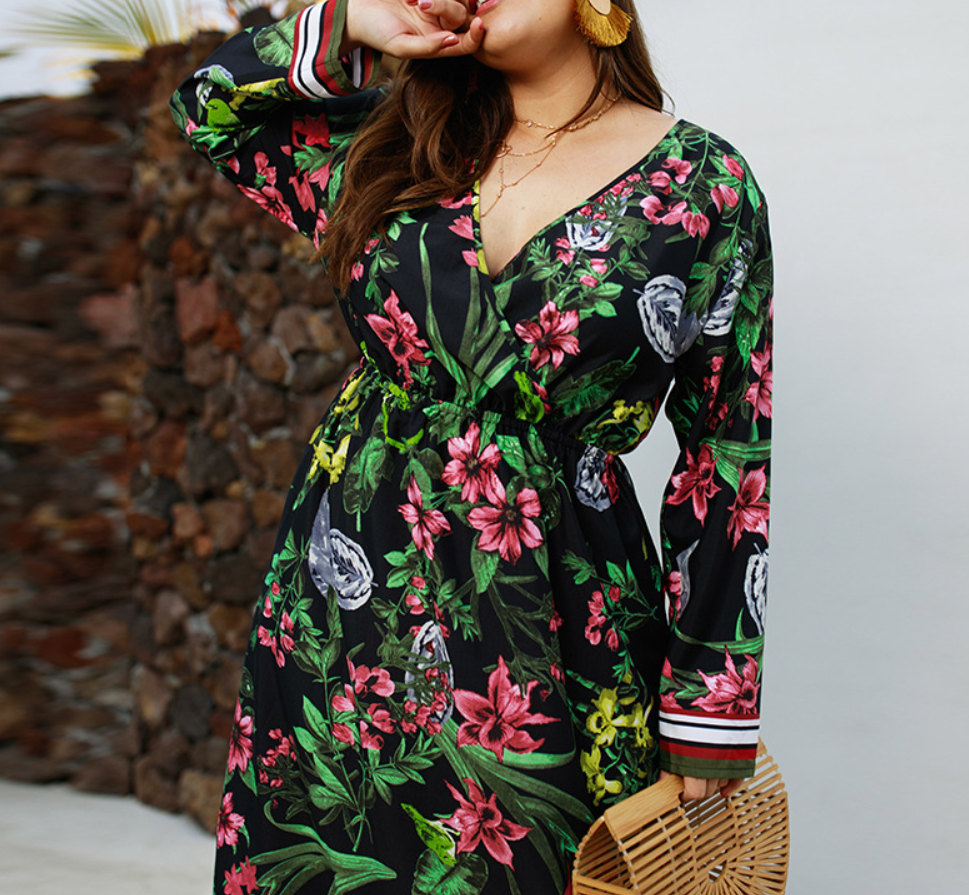 Robe imprimée à manches longues et col en V