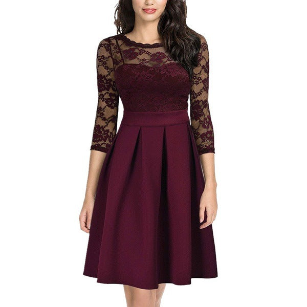 Robe en dentelle cocktail légèrement cuite pour femme