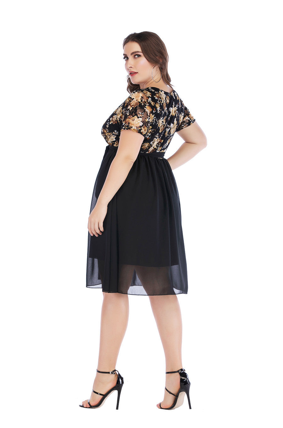 Robe en mousseline à encolure en V 
