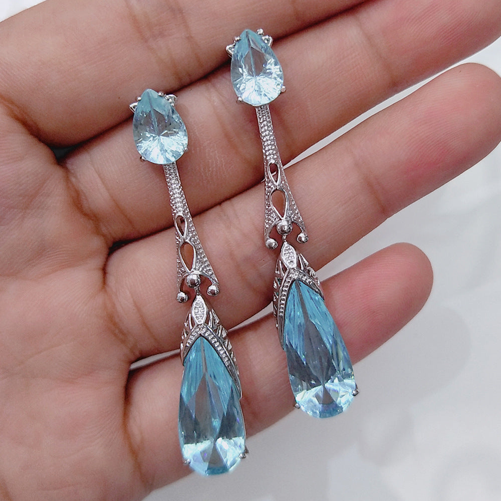 Boucles d'oreilles simples goutte d'eau atmosphérique