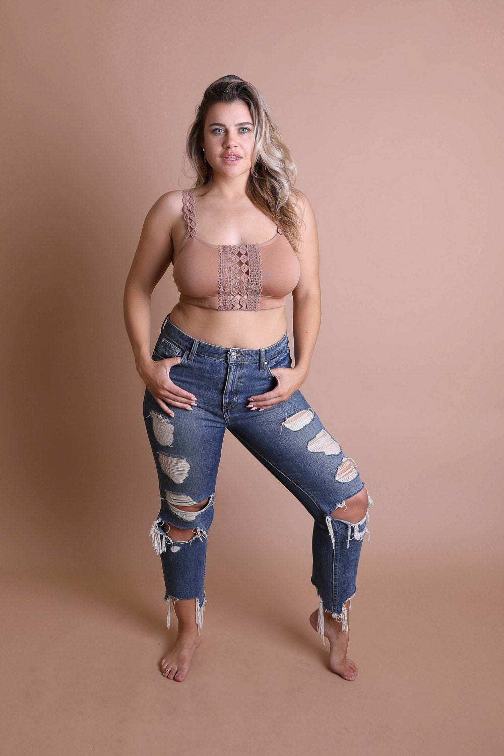 Bralette con aplicación de encaje en los ojos