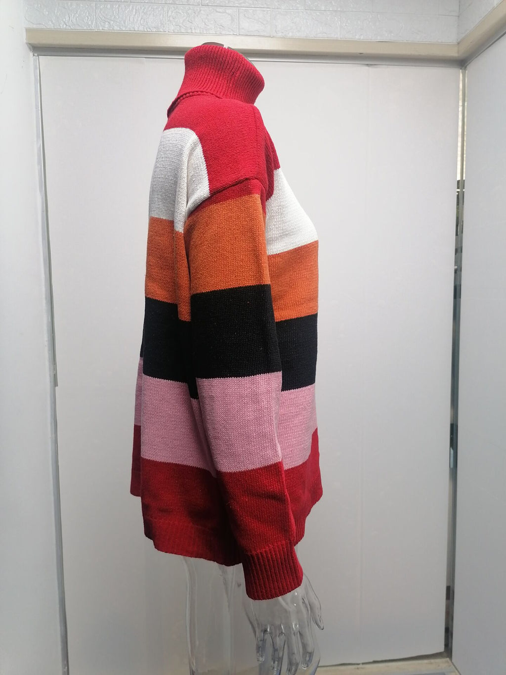 Suéter a rayas de punto con cuello alto para mujer