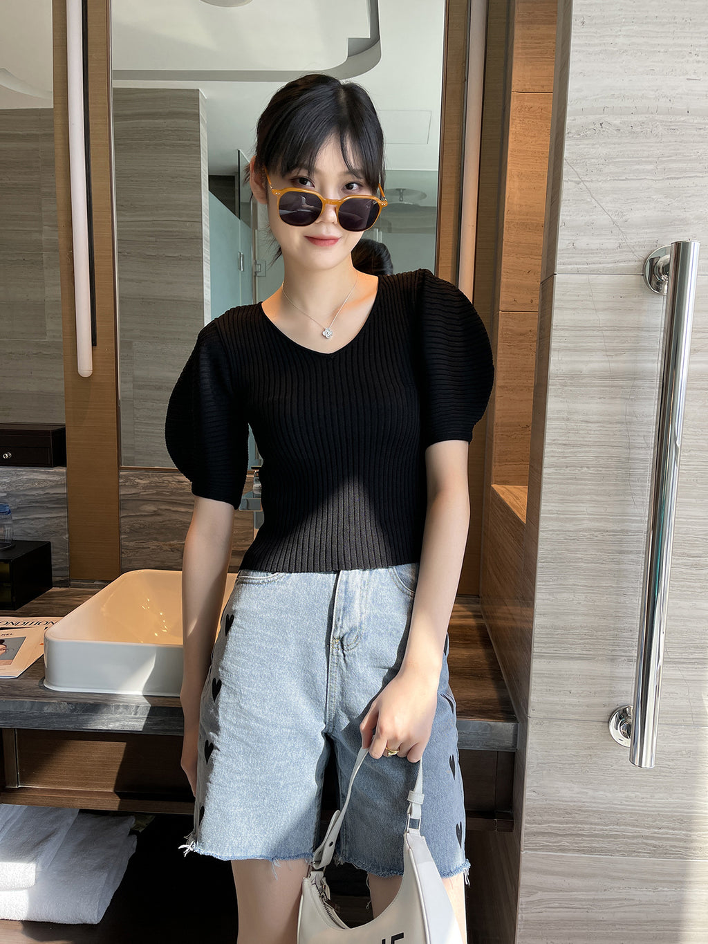 Top tejido elástico con cuello en V y mangas farol sueltas