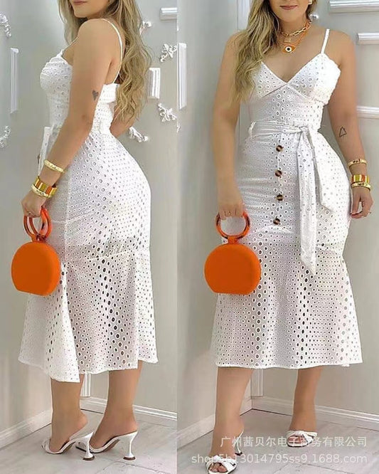 Robe nuisette blanche découpée avec ceinture doublée