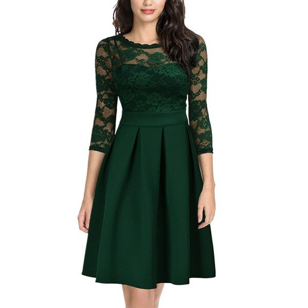 Robe en dentelle cocktail légèrement cuite pour femme