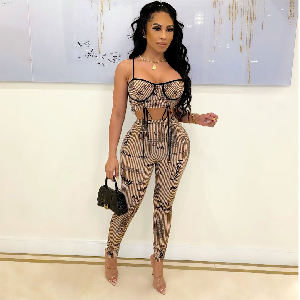 Costume imprimé à la mode avec haut de poitrine et leggings enveloppés de fronde